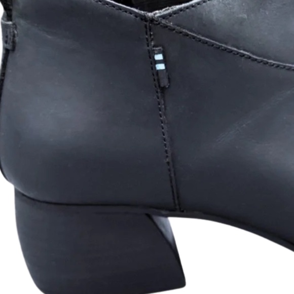TOMS Matte Leather Nubuck Ankle Boots Black Size 8 2" Block Heel Classic Slip On - Picture 2 of 9